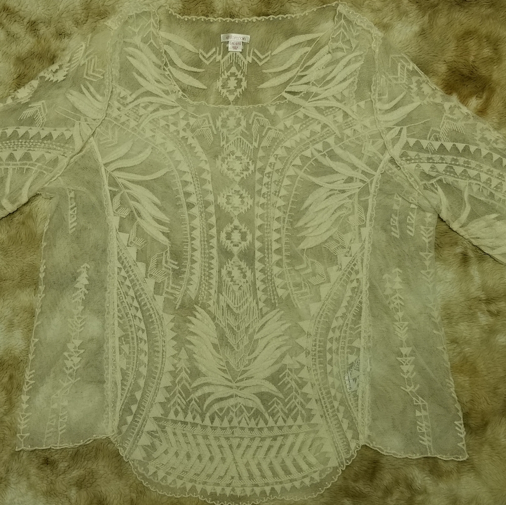 🍁🌺Xhilaration branded sheer patterned top